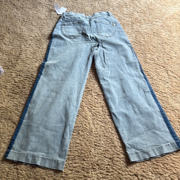 Women's Light Blue Wide-Leg Jeans - Picture 6 of 6